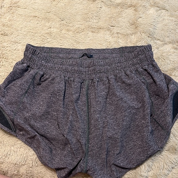 LULULEMON 2.5 in shorts!!🩶🩶🩶 - Picture 3 of 4